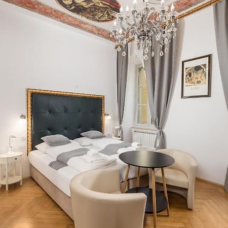 Apartments Art Teatro Rijeka Eksteriør billede