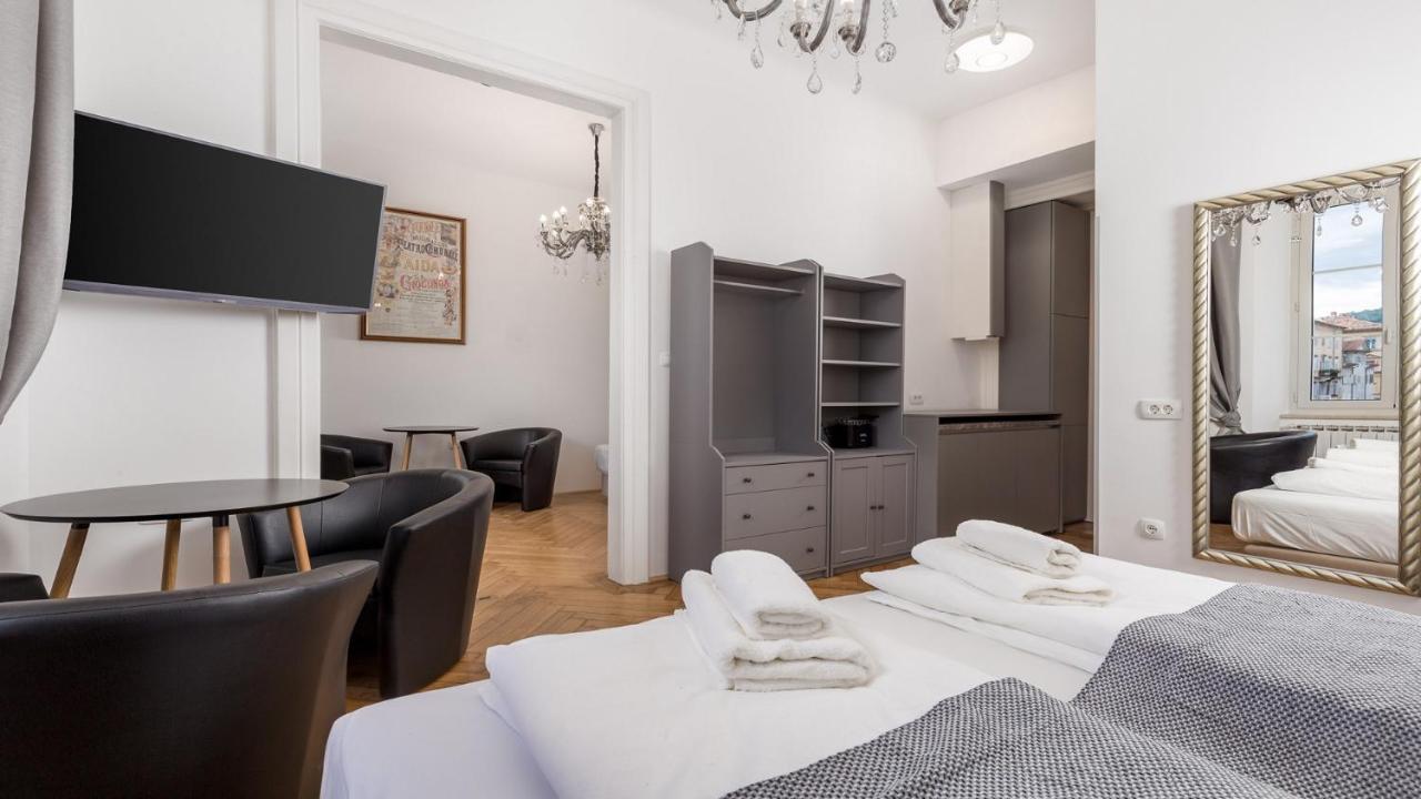 Apartments Art Teatro Rijeka Eksteriør billede