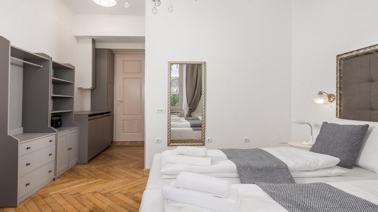 Apartments Art Teatro Rijeka Eksteriør billede